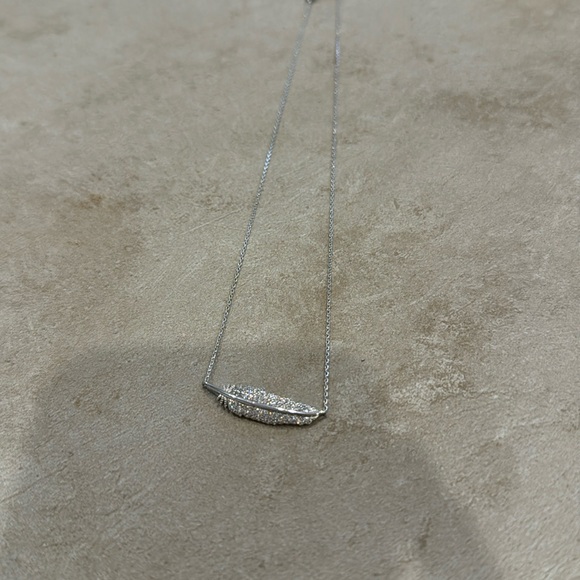 Henri Bendel feather crystal necklace in paladium - Picture 1 of 6